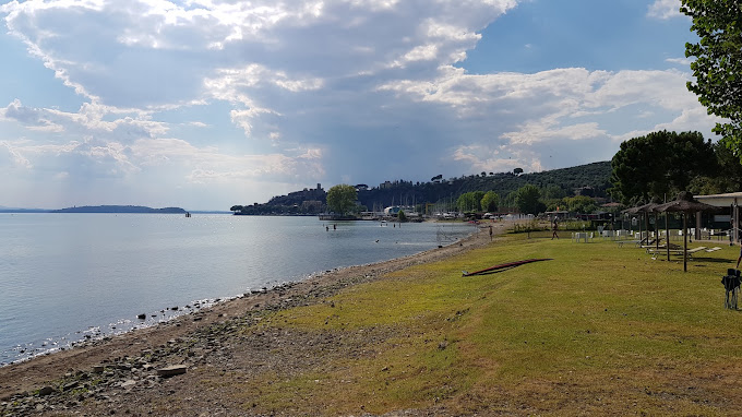 Umbria, piccolo campeggio sul lago